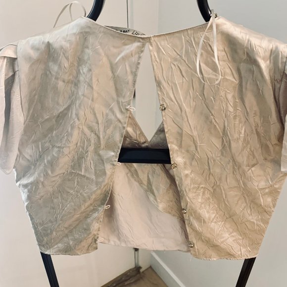 Gold Blouse - Picture 2 of 2